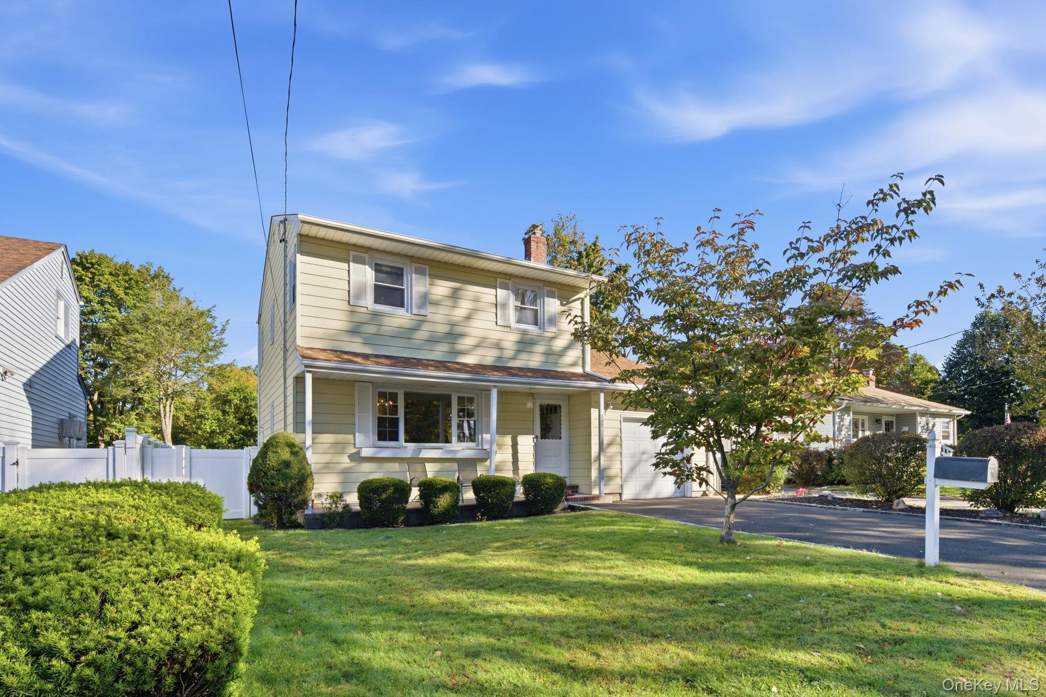249 17th St, Huntington Station, NY 11746