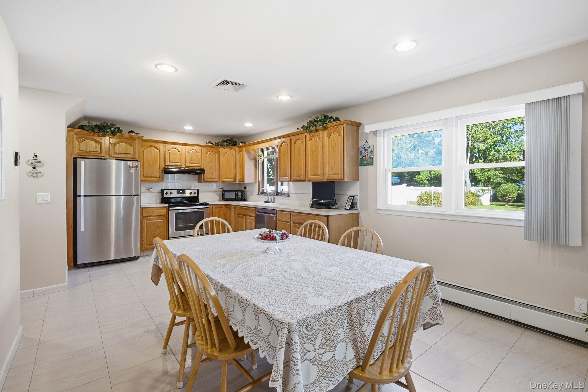 249 E 17th St, Huntington Station, NY 11746 photo