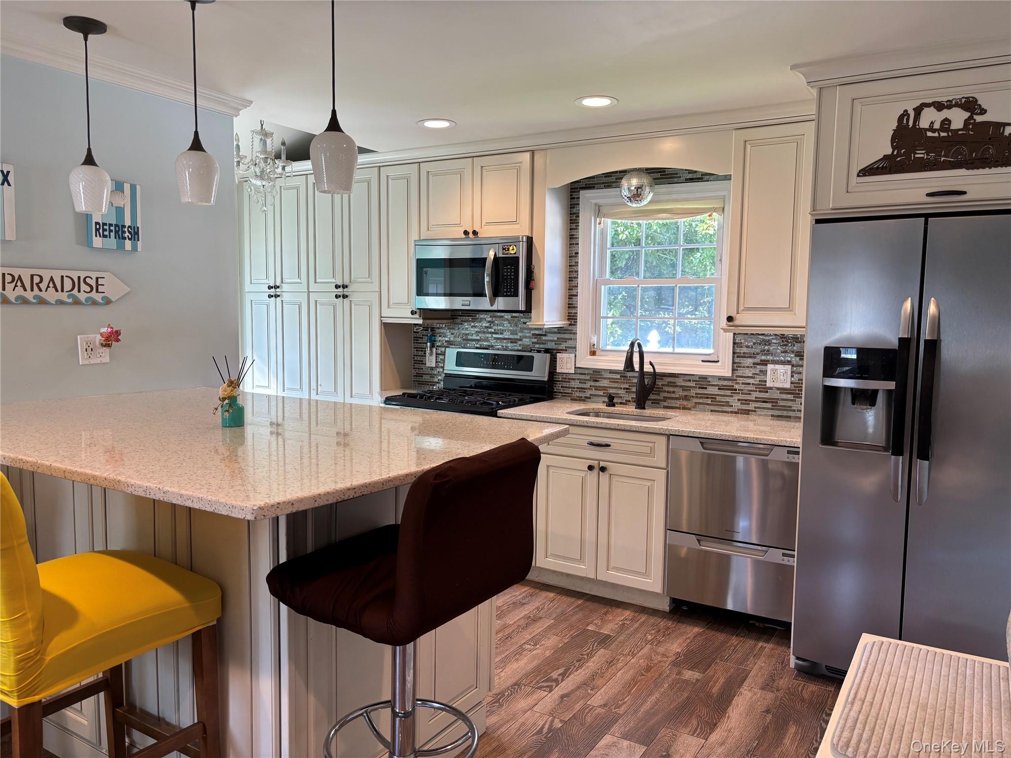 197 S 7th St, Lindenhurst, NY 11757 photo