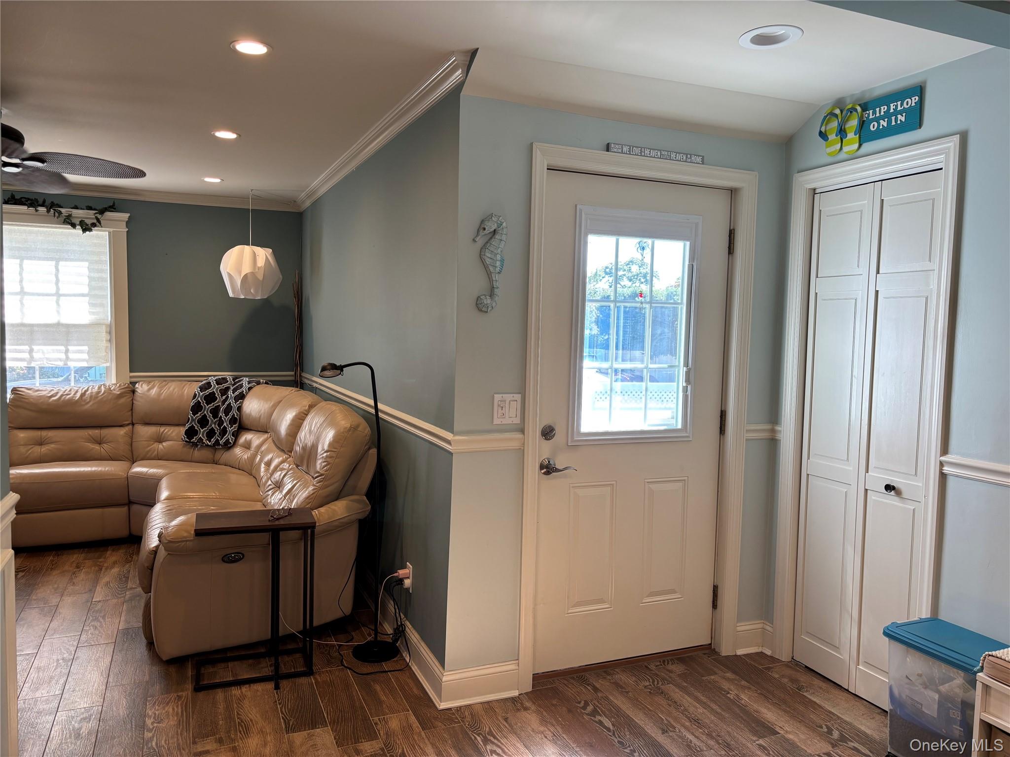 197 S 7th St, Lindenhurst, NY 11757 photo