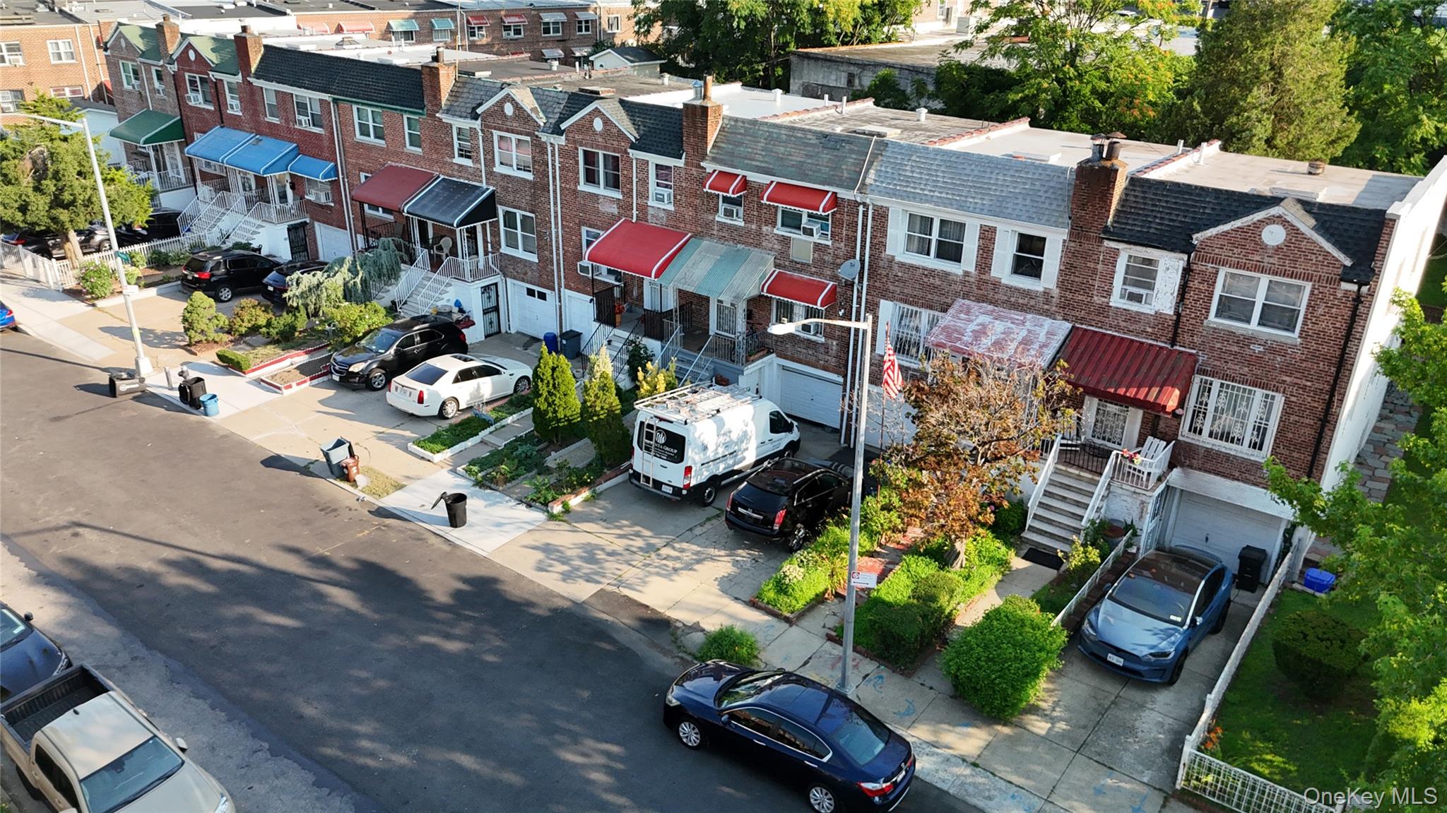 935 Magenta St, Bronx, NY 10469 photo