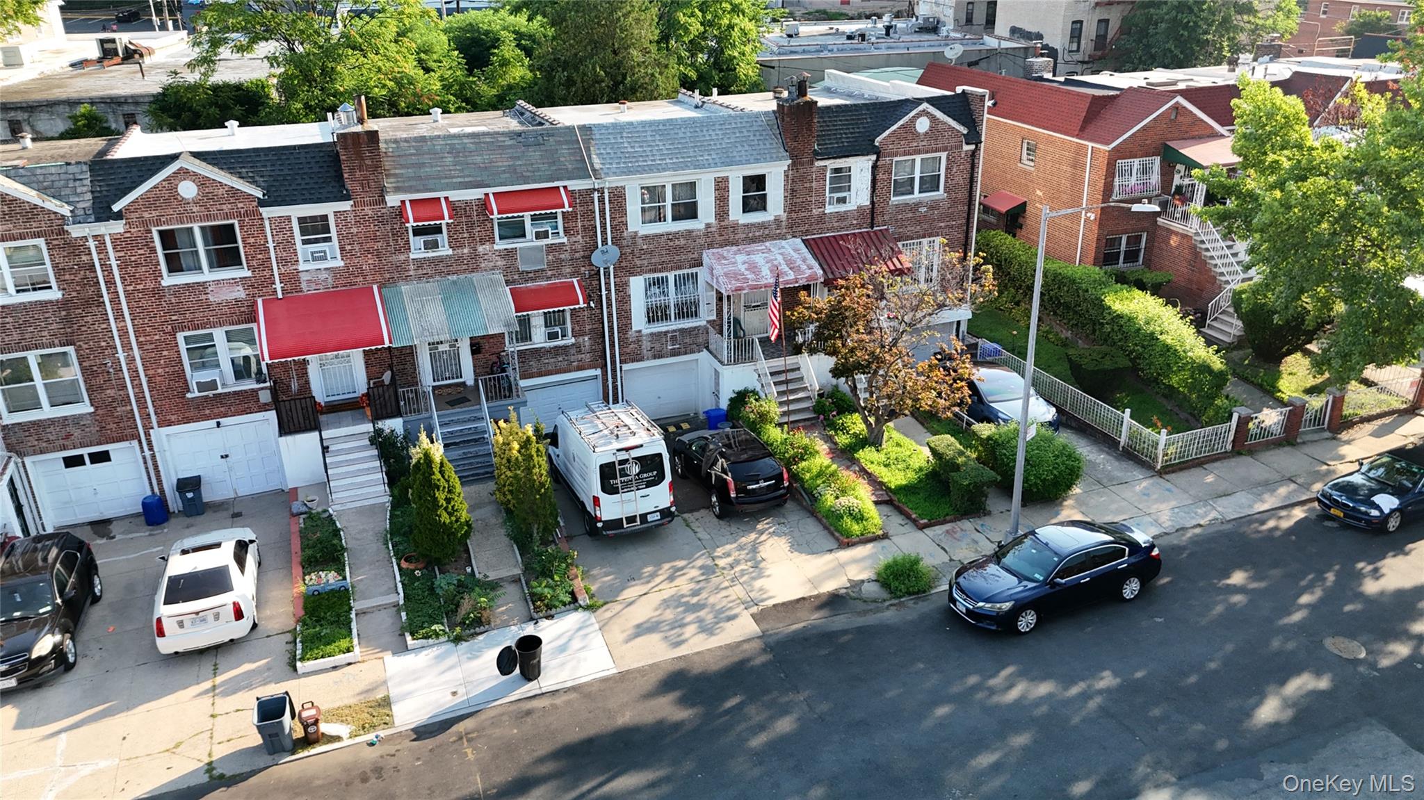 935 Magenta St, Bronx, NY 10469 photo