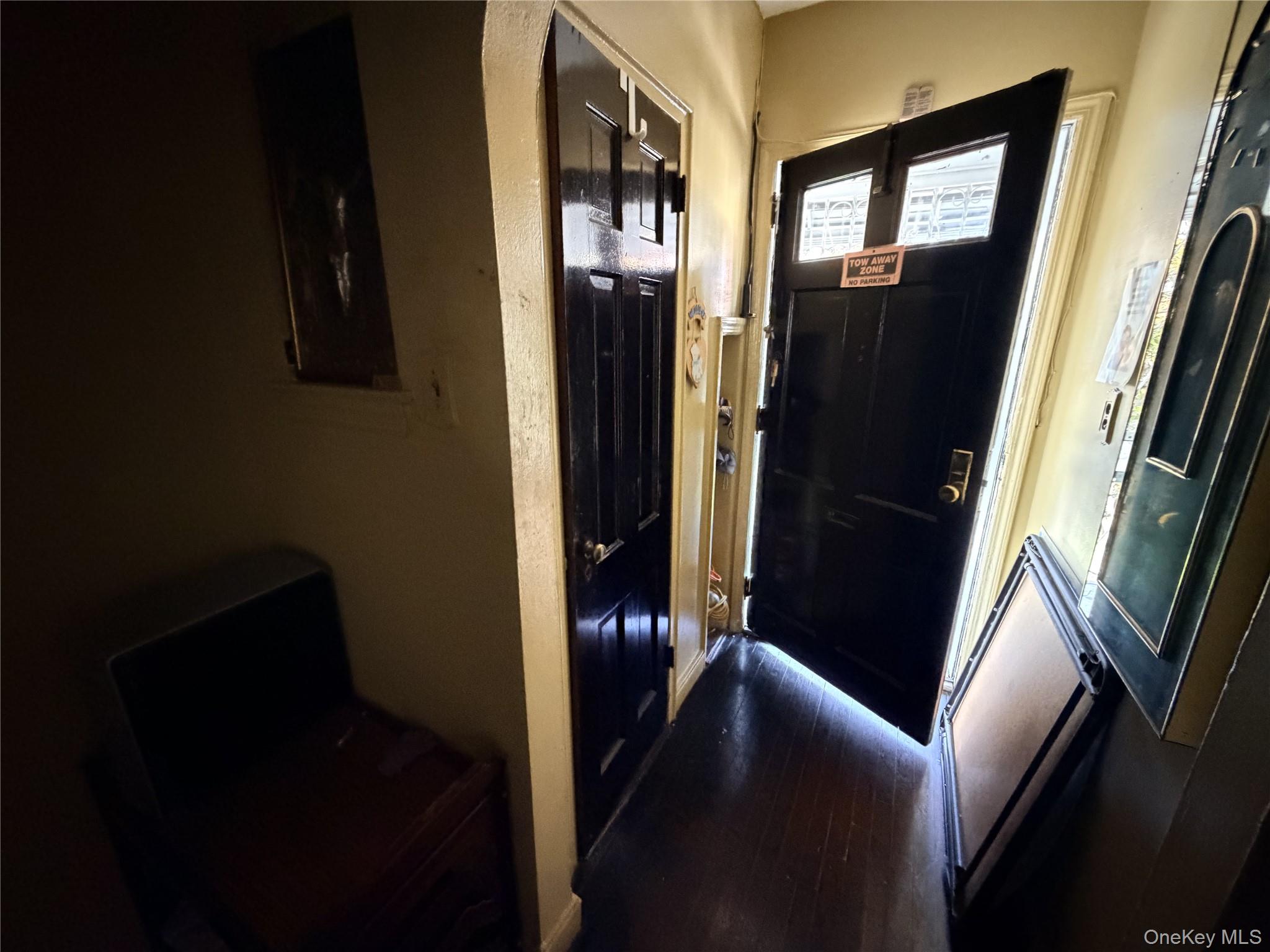 935 Magenta St, Bronx, NY 10469 photo