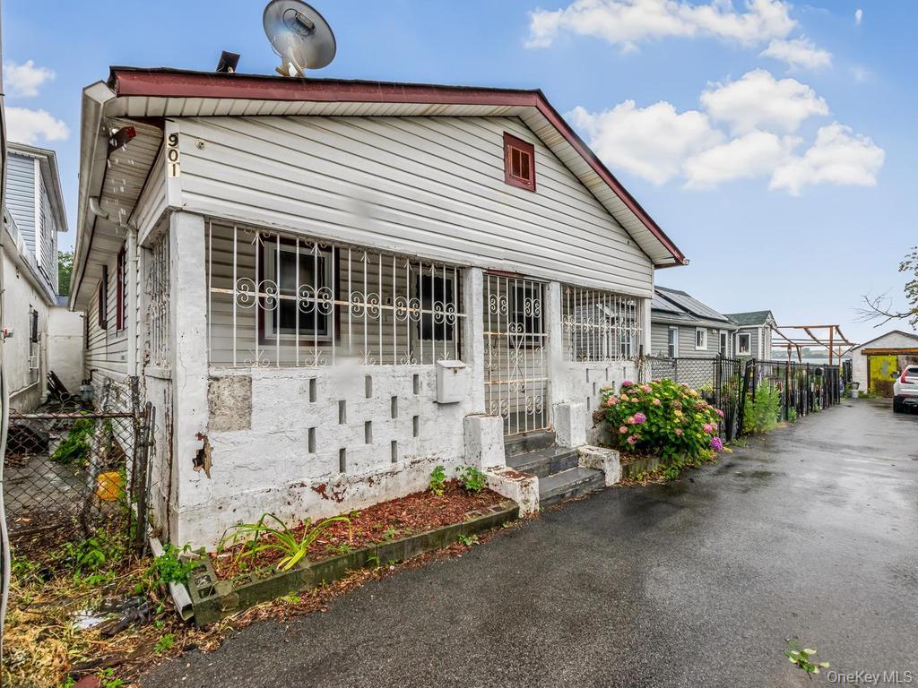 901 Harding Park, Bronx, NY 10473 photo