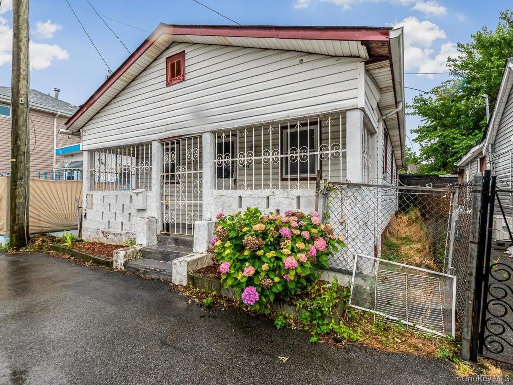 901 Harding Park, Bronx, NY 10473 photo