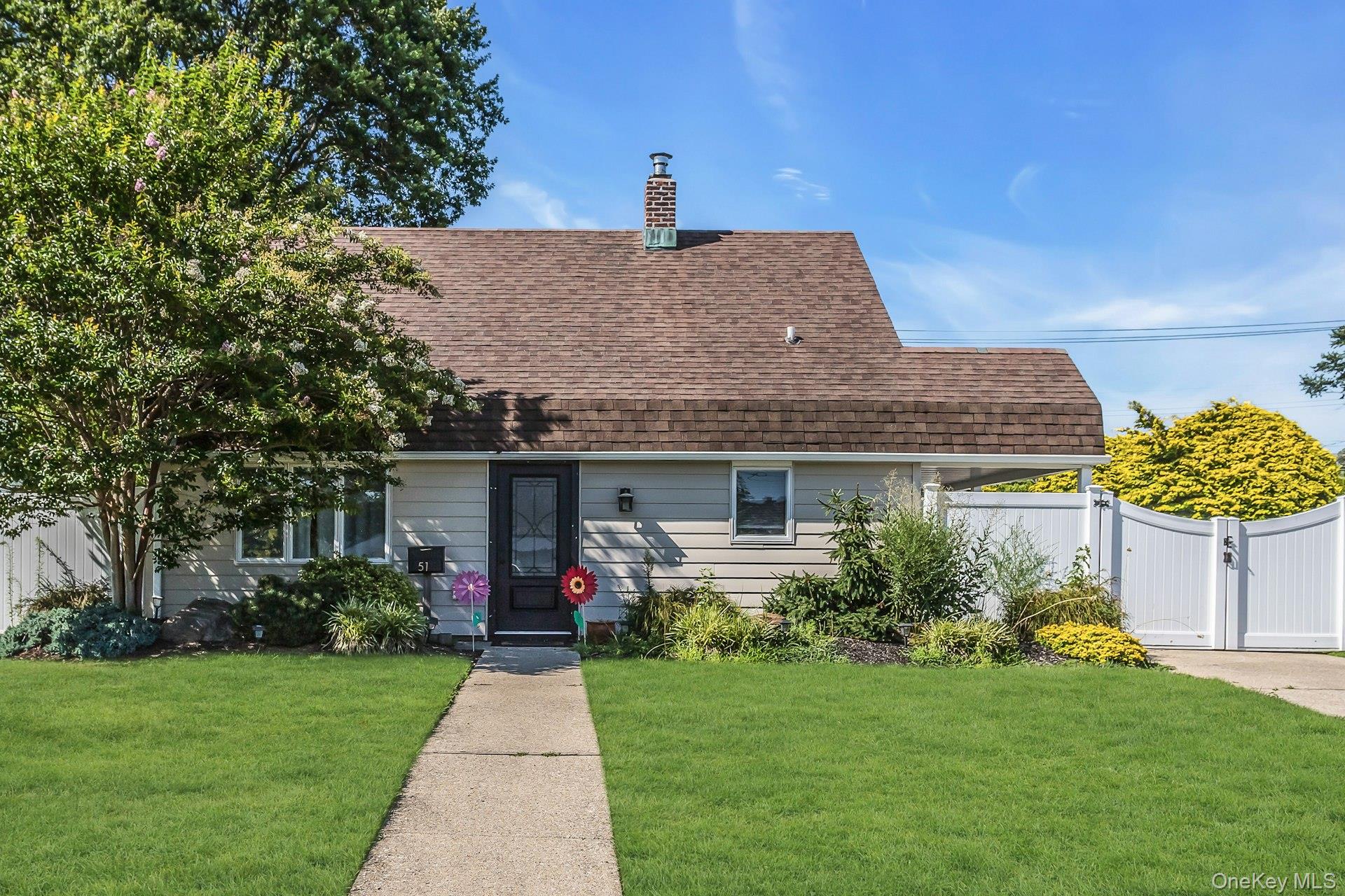 51 Butternut Ln, Levittown, NY 11756