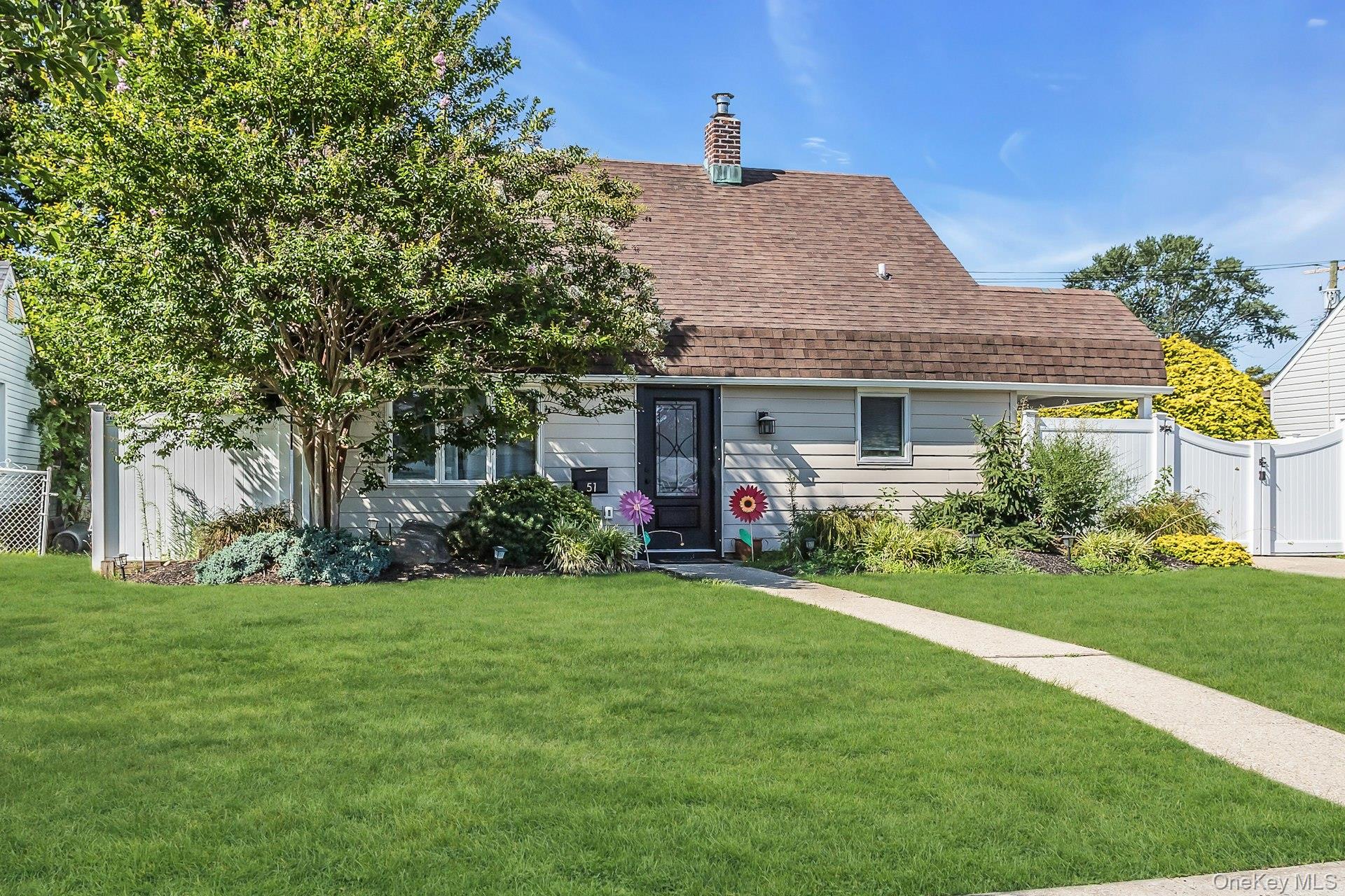 51 Butternut Ln, Levittown, NY 11756 photo
