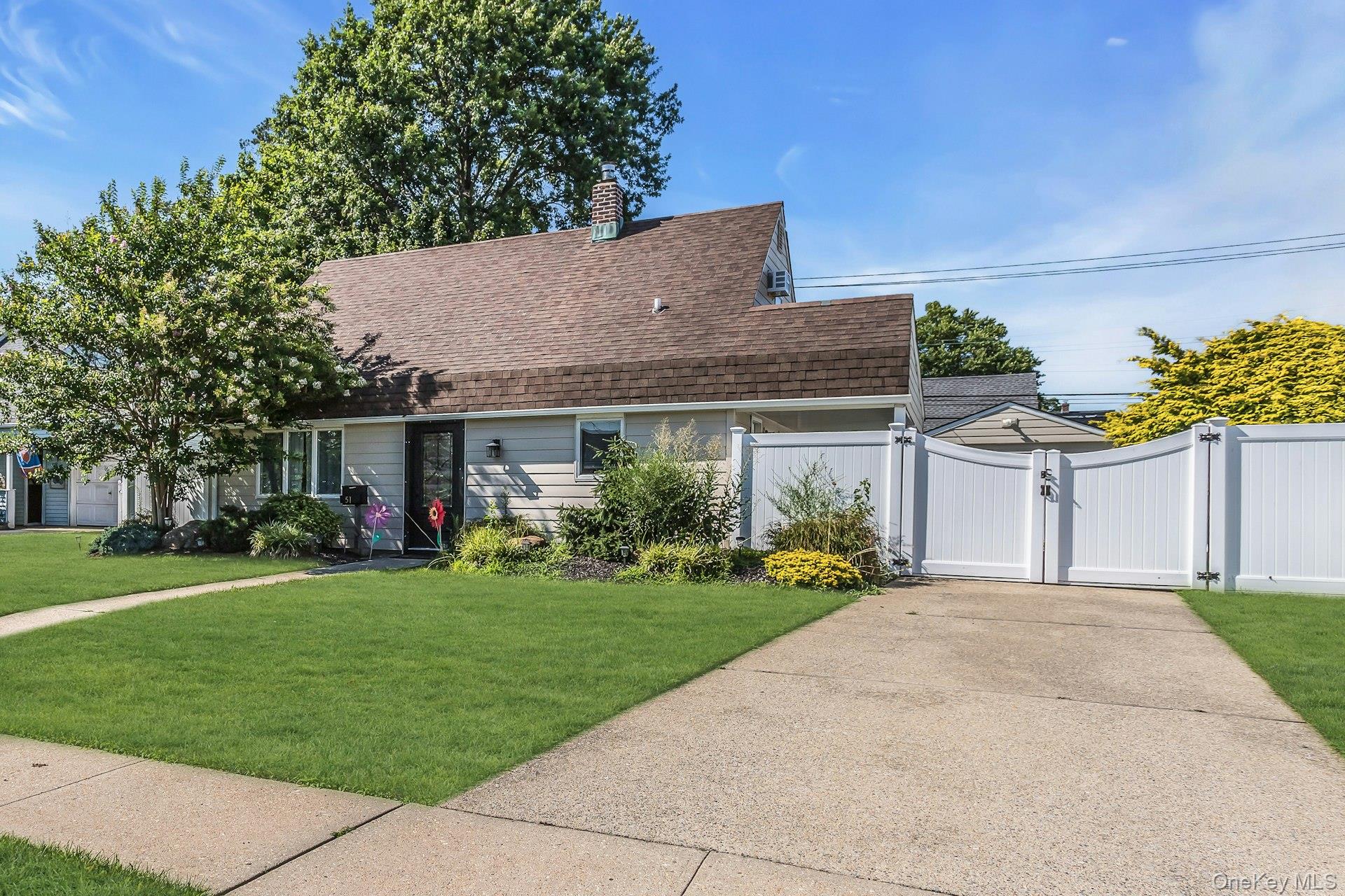 51 Butternut Ln, Levittown, NY 11756 photo