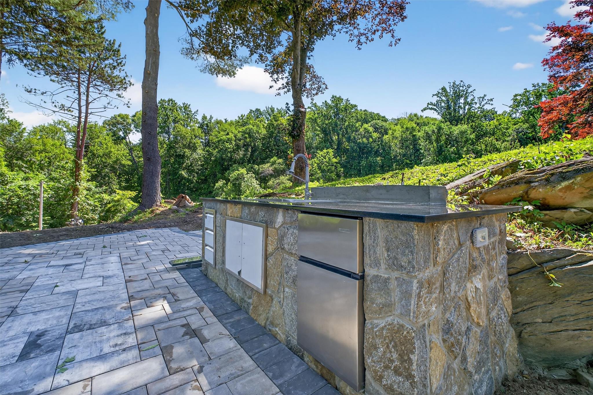 Single Family Residence in Hyde Park NY 104 S Quaker Lane 20.jpg