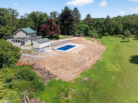 Single Family Residence in Hyde Park NY 104 S Quaker Lane 24.jpg