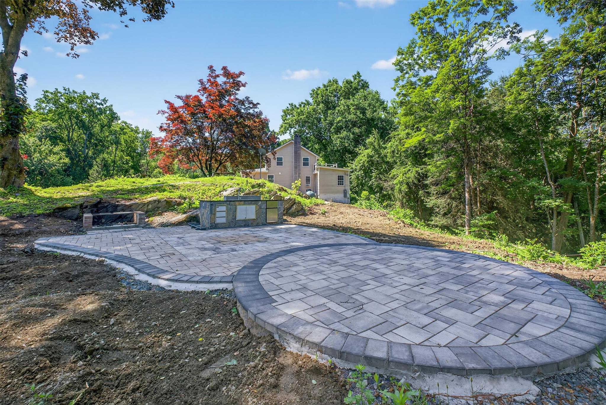 Single Family Residence in Hyde Park NY 104 S Quaker Lane 19.jpg