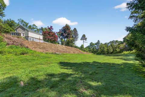 Single Family Residence in Hyde Park NY 104 S Quaker Lane 25.jpg