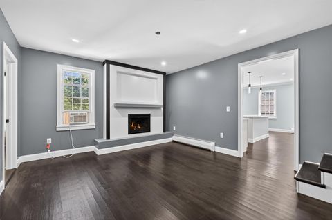 Single Family Residence in Hyde Park NY 104 S Quaker Lane 10.jpg