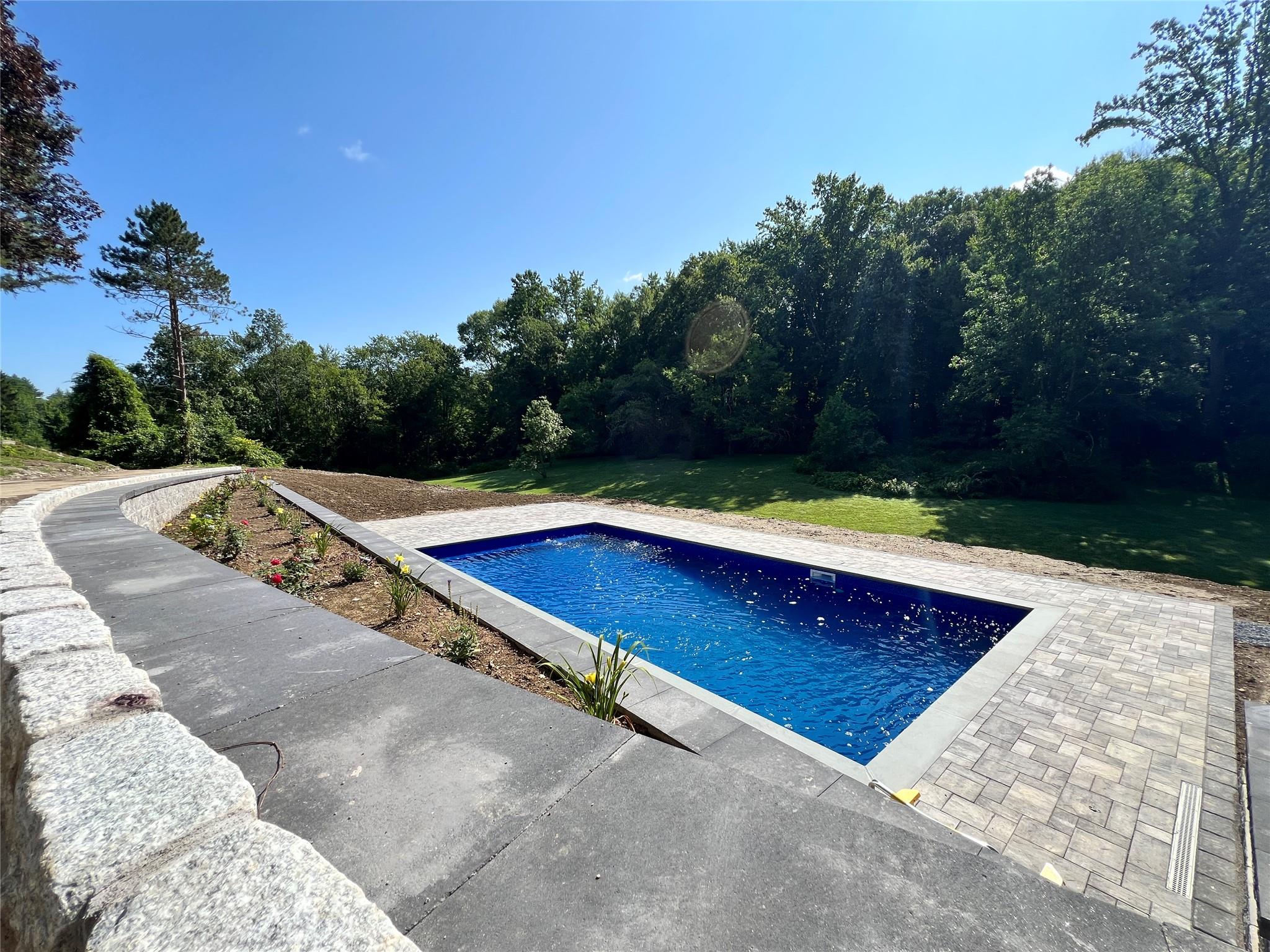 Single Family Residence in Hyde Park NY 104 S Quaker Lane 4.jpg