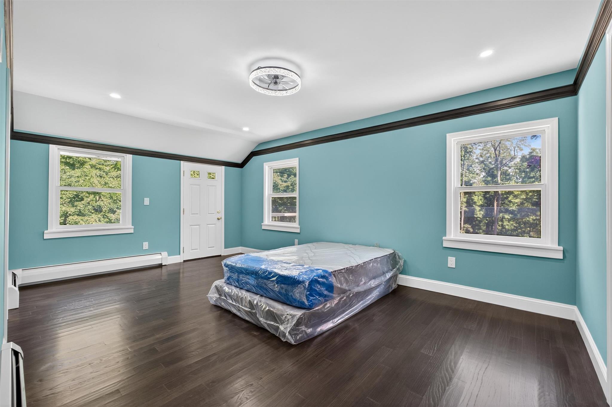 Single Family Residence in Hyde Park NY 104 S Quaker Lane 15.jpg
