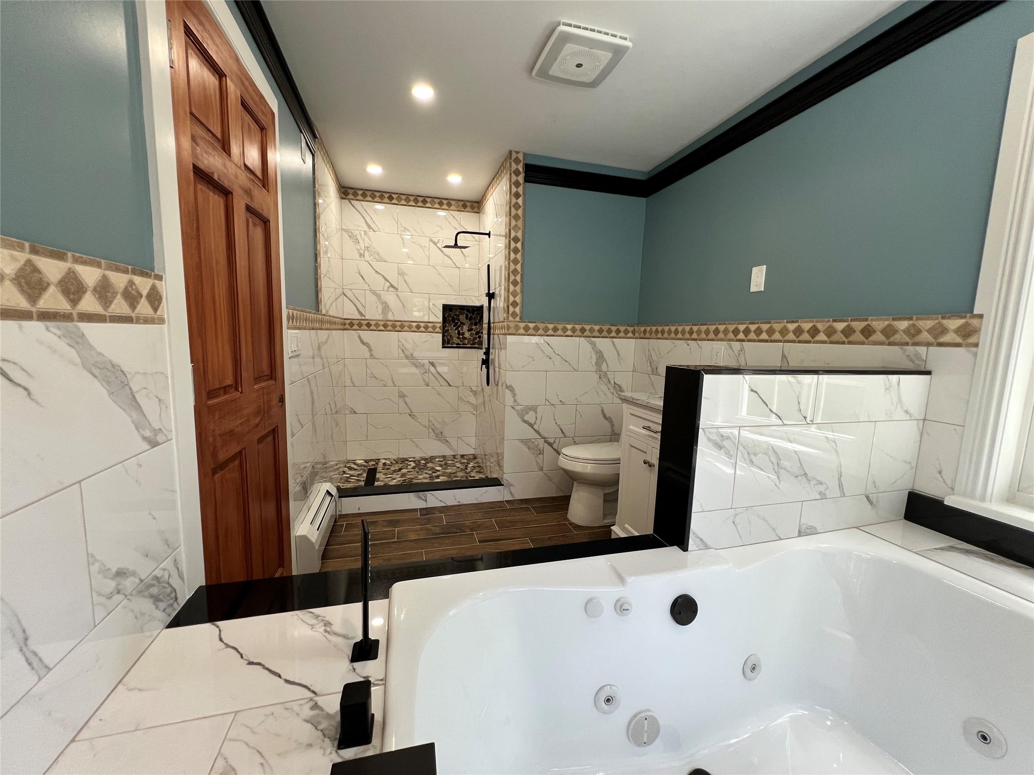 Single Family Residence in Hyde Park NY 104 S Quaker Lane 16.jpg