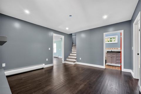 Single Family Residence in Hyde Park NY 104 S Quaker Lane 11.jpg