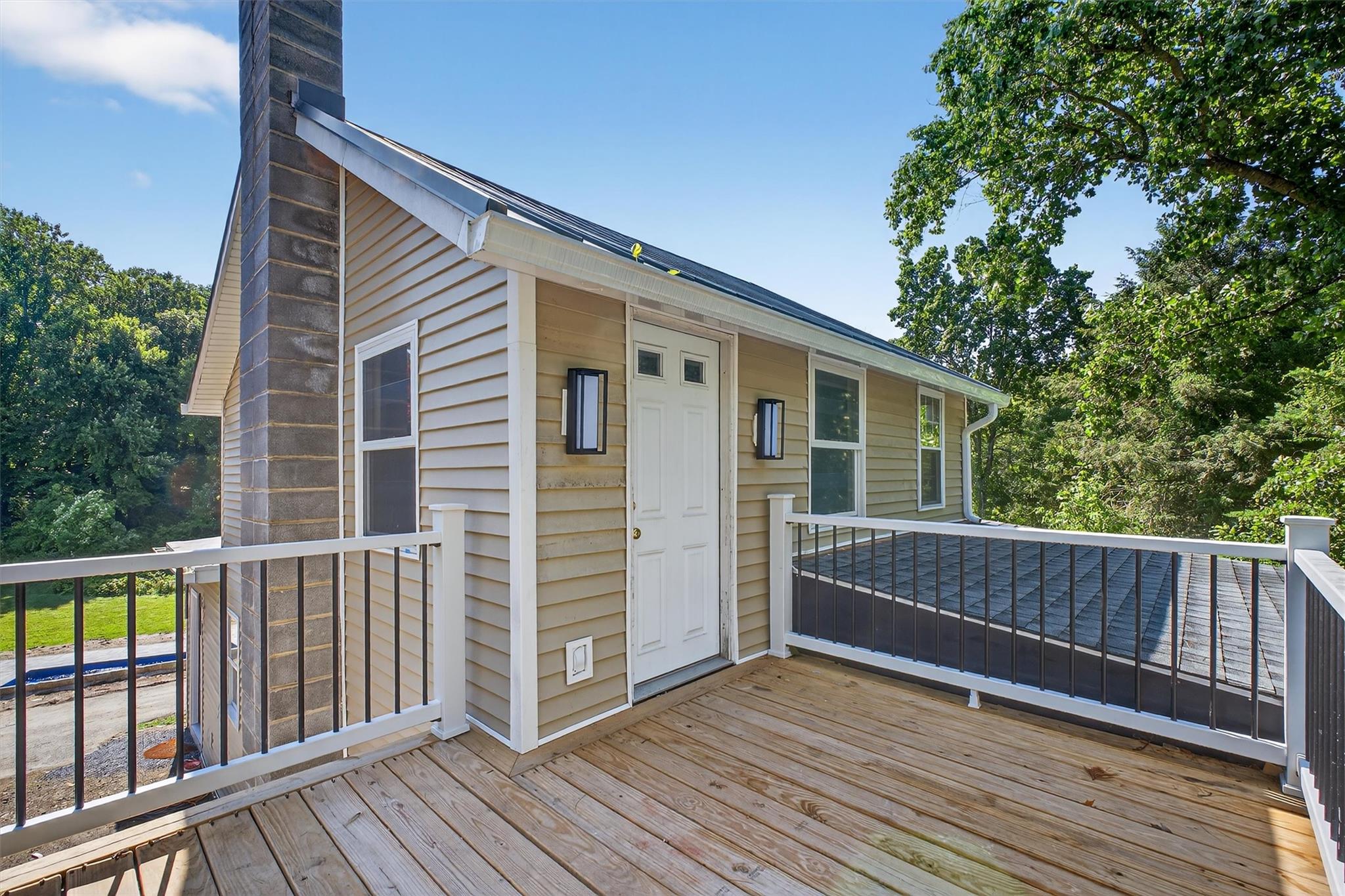 Single Family Residence in Hyde Park NY 104 S Quaker Lane 18.jpg