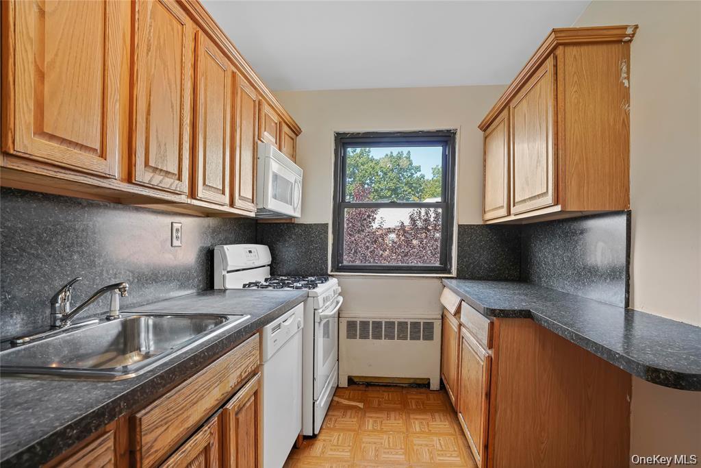 90 55 Shore Pkwy, Howard Beach, NY 11414