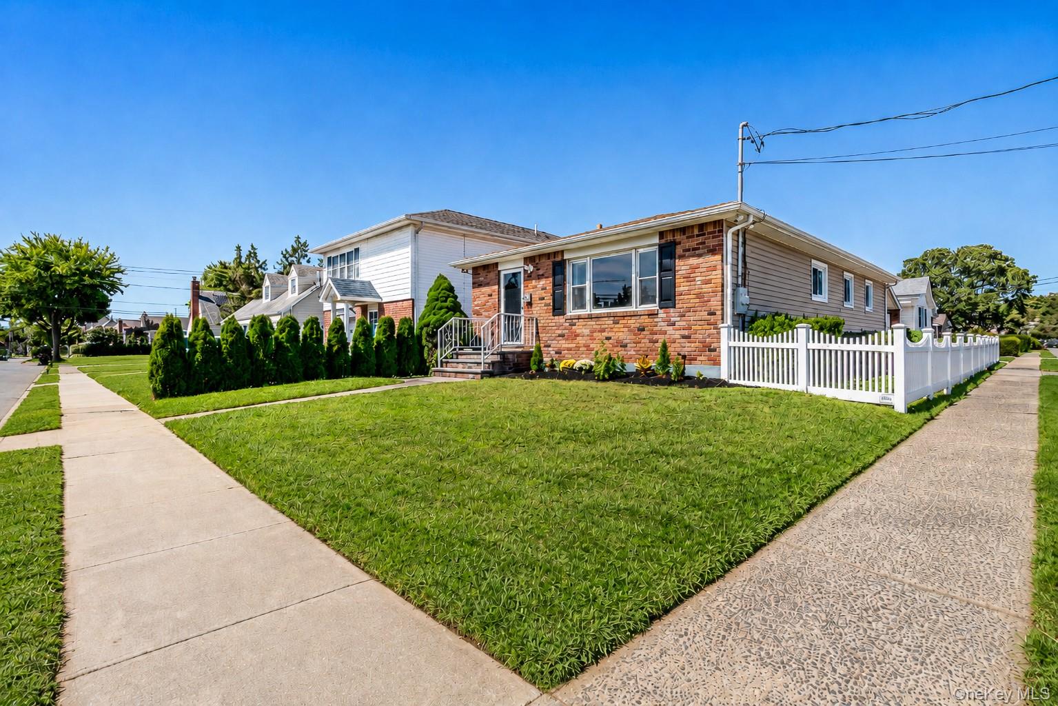 12 Grant Ave, Bethpage, NY 11714 photo