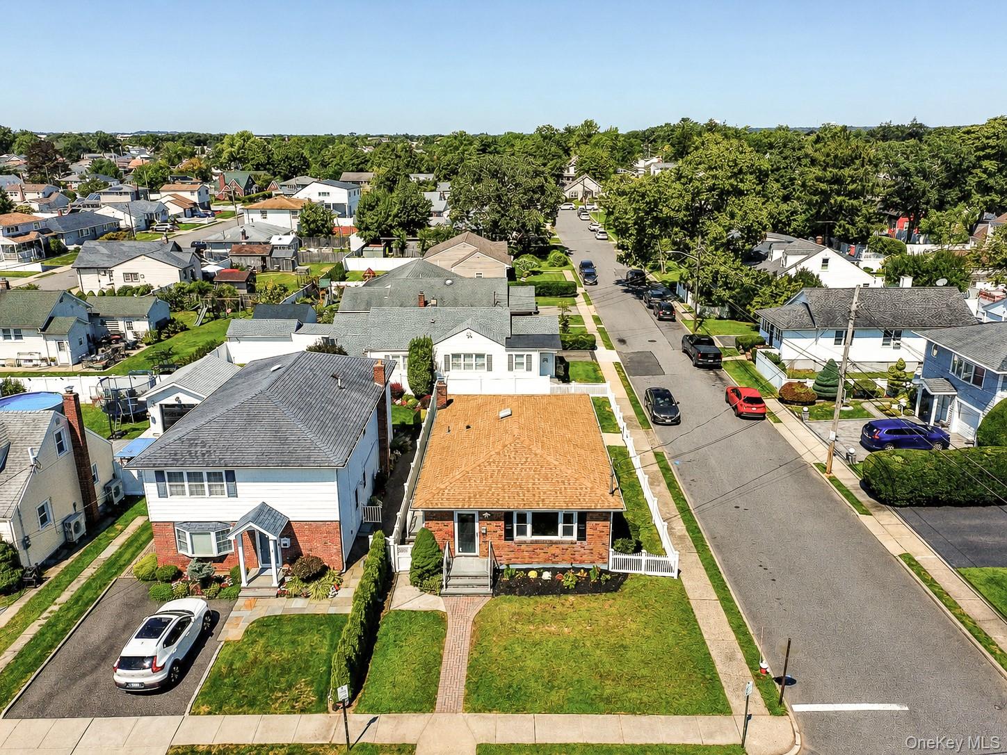 12 Grant Ave, Bethpage, NY 11714 photo