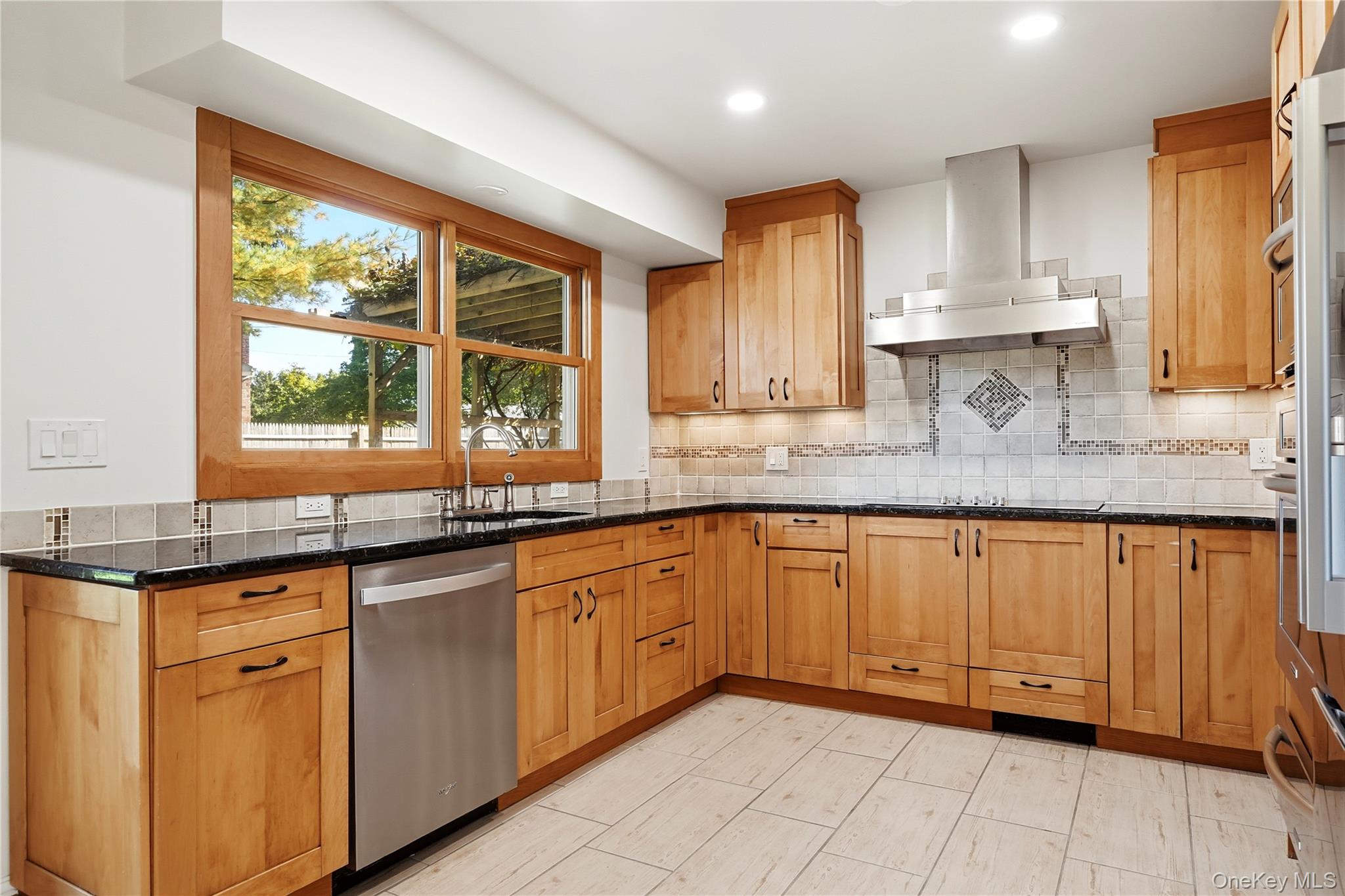 23 Dave Ln, South Setauket, NY 11720 photo