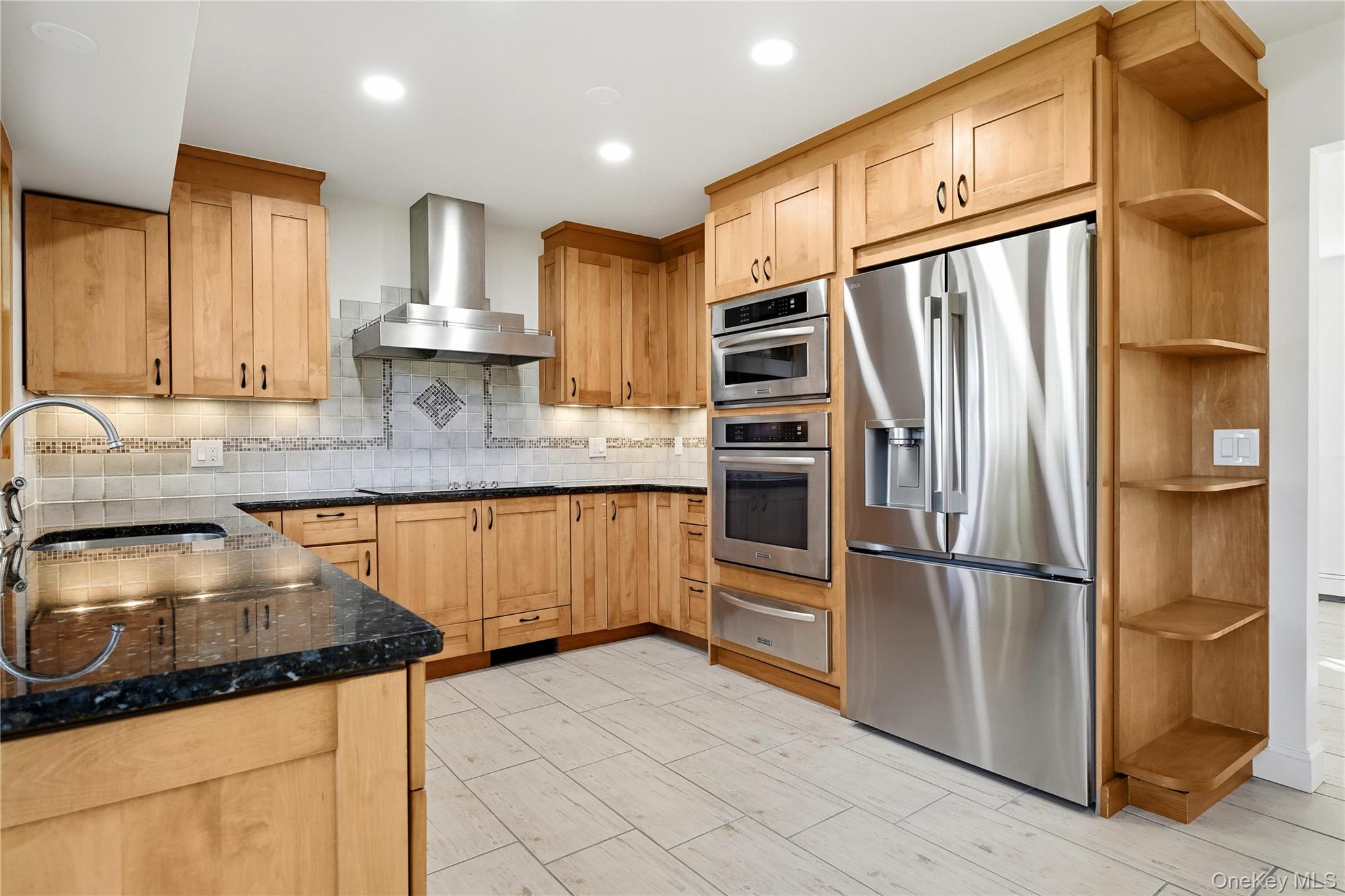 23 Dave Ln, South Setauket, NY 11720 photo