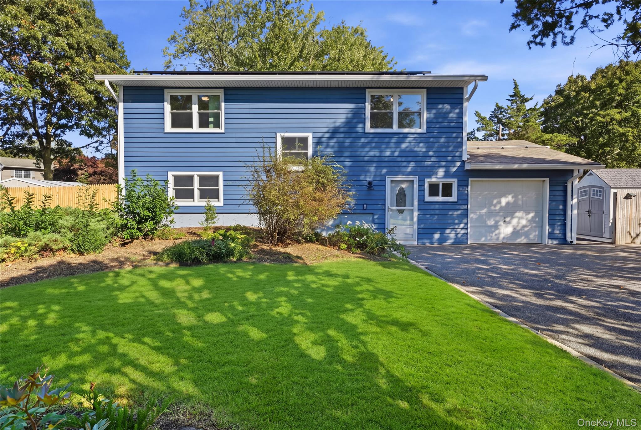 23 Dave Ln, South Setauket, NY 11720 photo