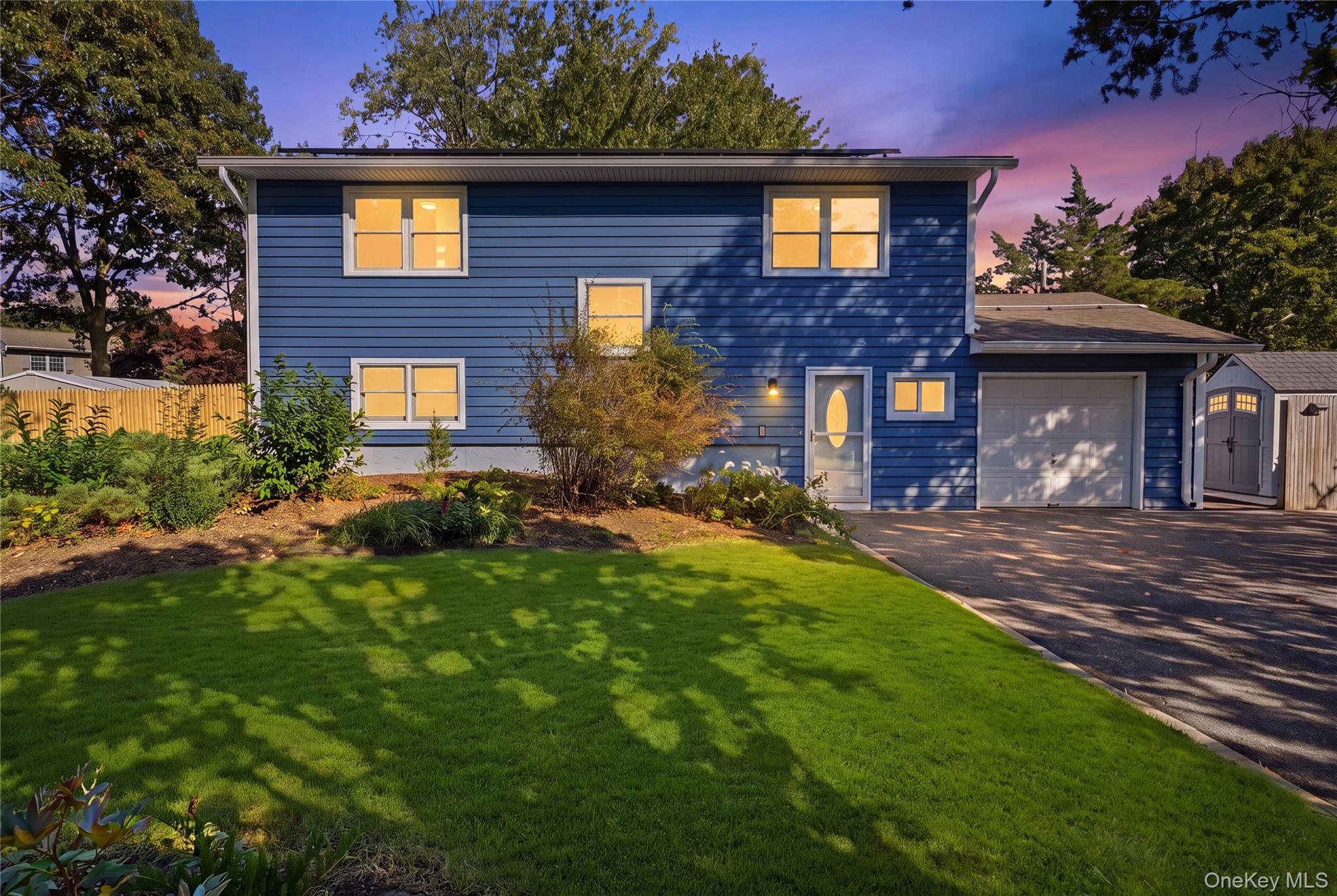 23 Dave Ln, South Setauket, NY 11720