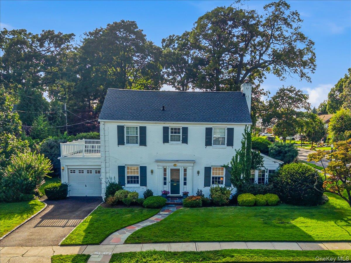 110 Knollwood Rd, Rockville Centre, NY 11570