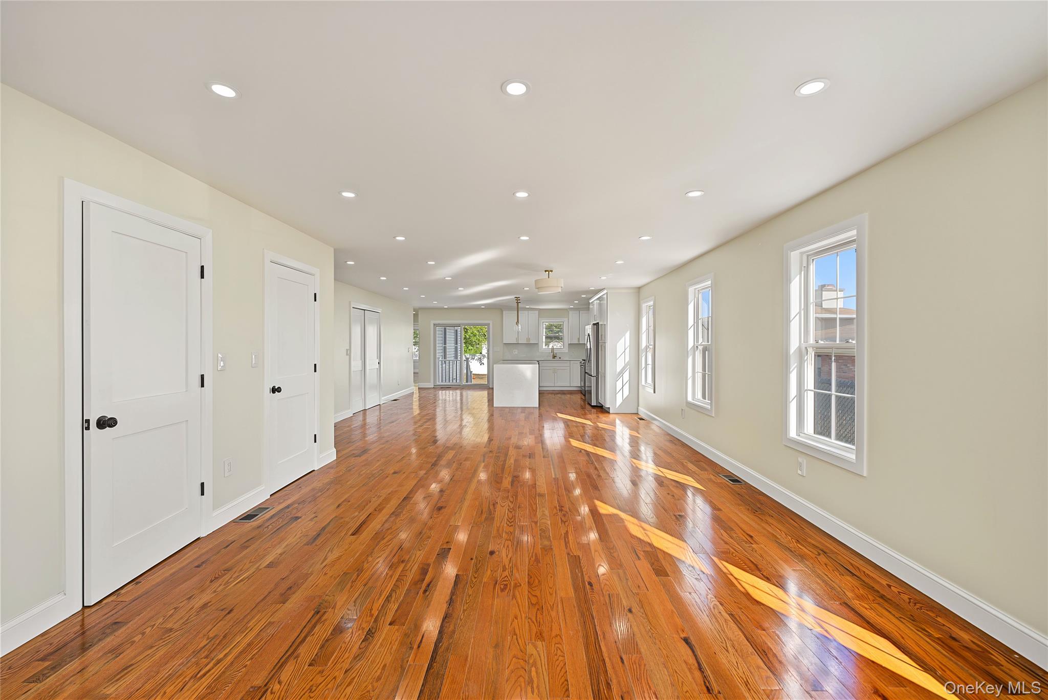 16 Archer St, Freeport, NY 11520 photo