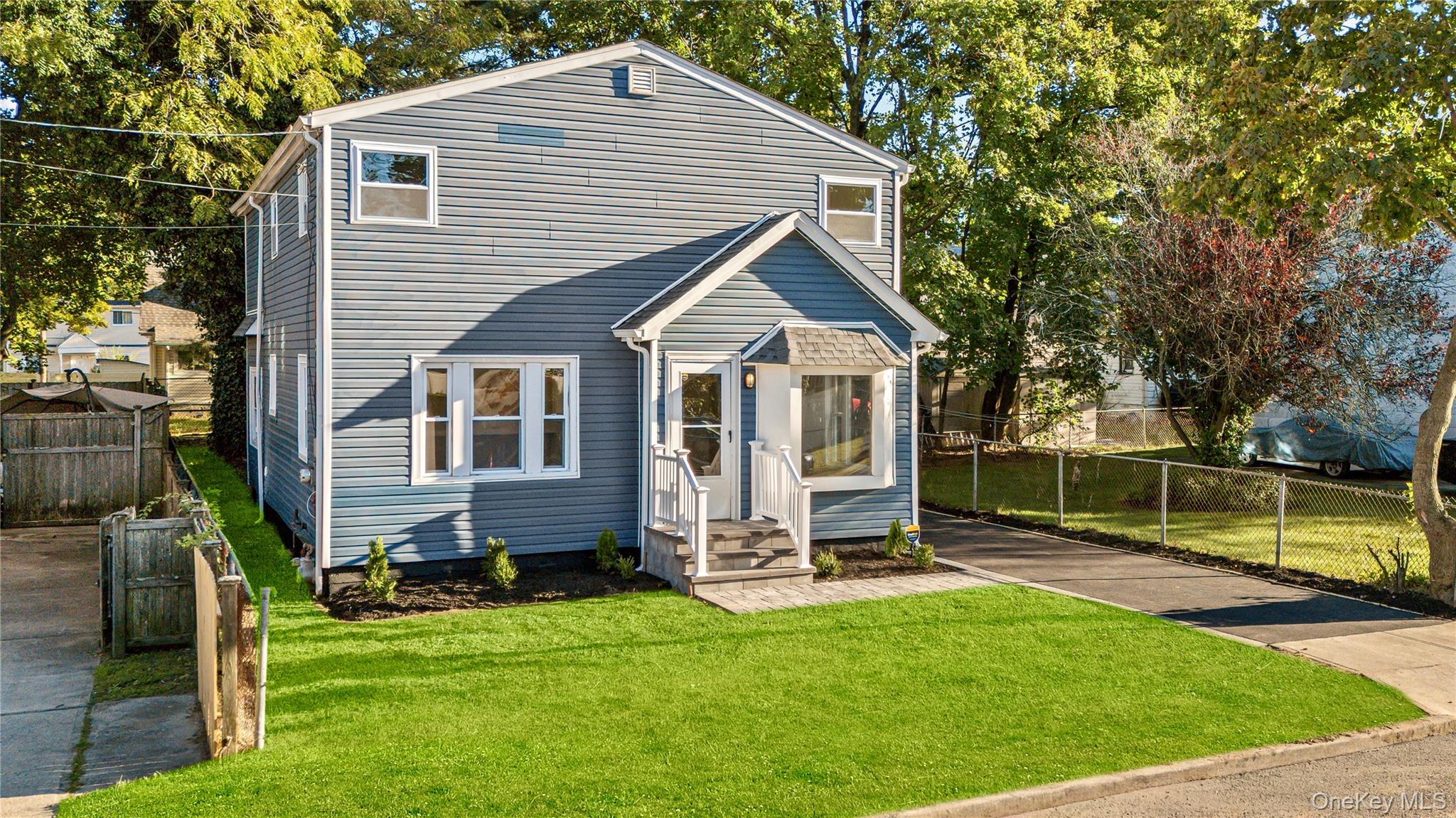 8 Maple St, Freeport, NY 11520