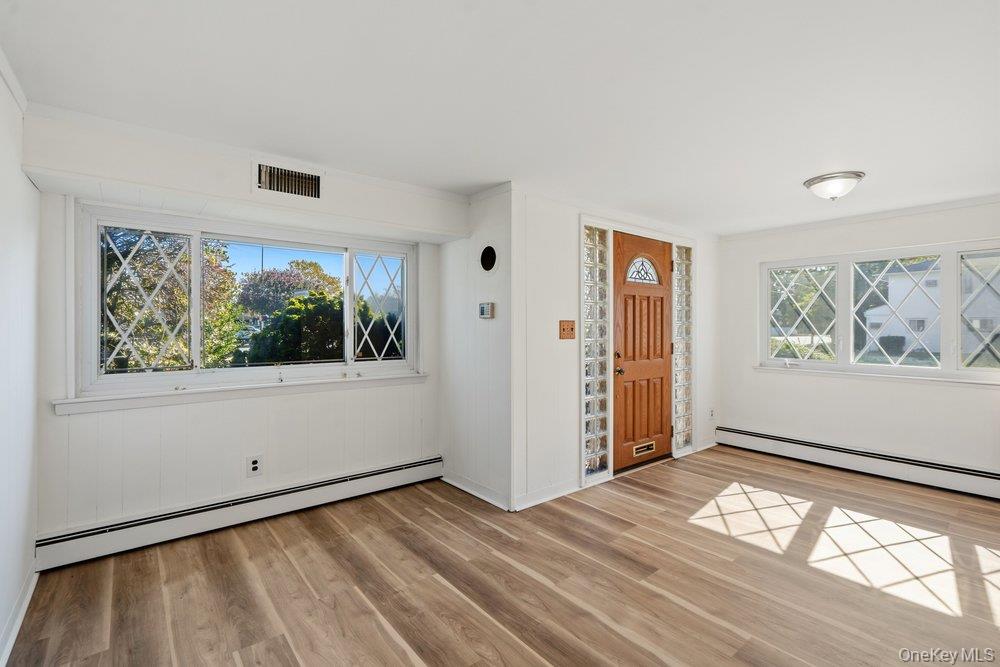 430 Violet St, Massapequa Park, NY 11762 photo