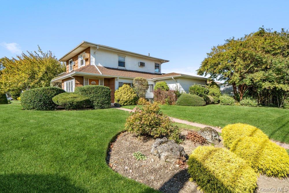 430 Violet St, Massapequa Park, NY 11762 photo