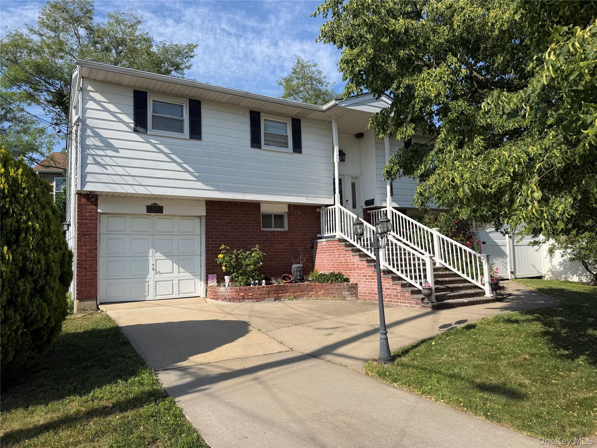 3009 Fishermans Rd, Baldwin, NY 11510 photo