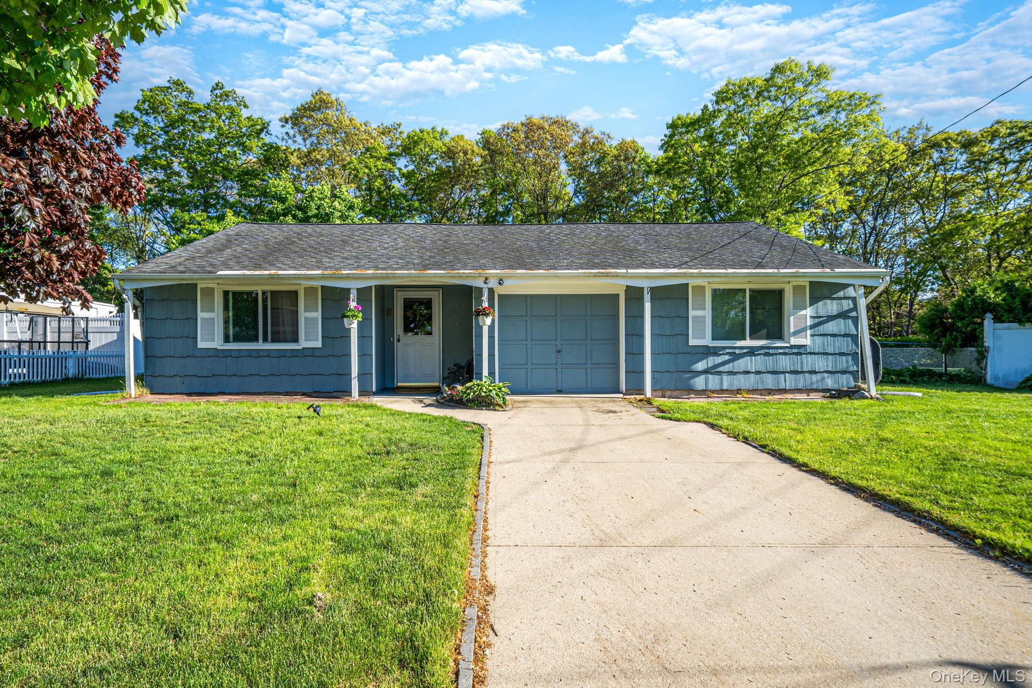 22 Anne Dr, Selden, NY 11784