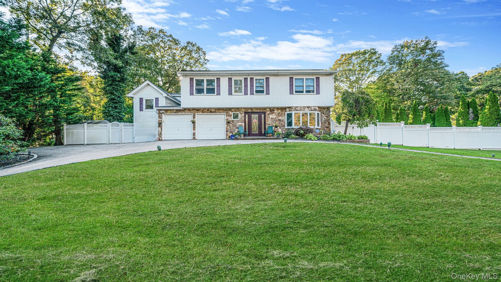 2 Alfred Ln, Kings Park, NY 11754