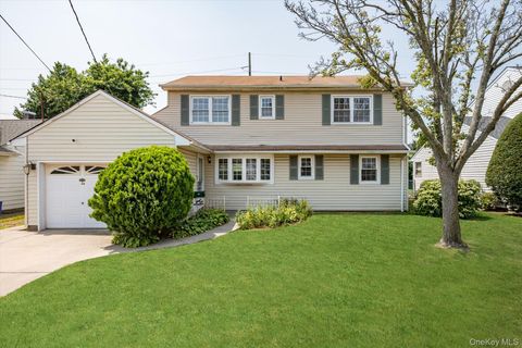 Single Family Residence in Valley Stream NY 202 Gibson Boulevard.jpg