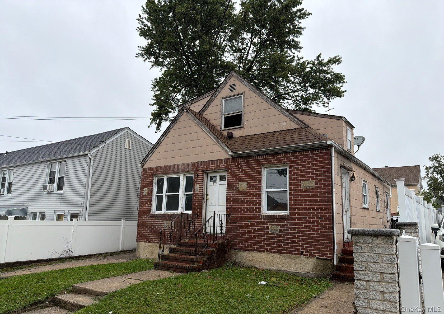 119 11 194th St, Saint Albans, NY 11412
