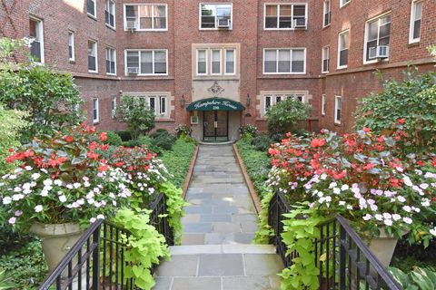 Stock Cooperative in Bronxville NY 250 Bronxville Road #2C.jpg