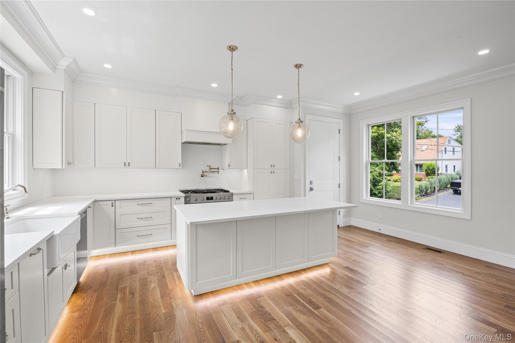 28 Alsace Pl, Northport, NY 11768 photo