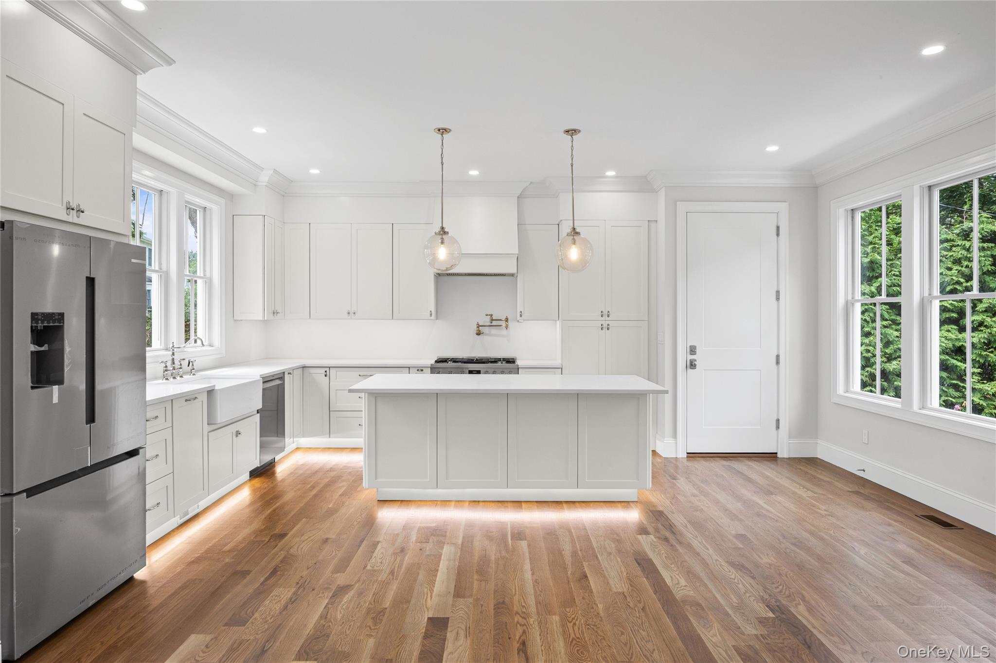 28 Alsace Pl, Northport, NY 11768 photo