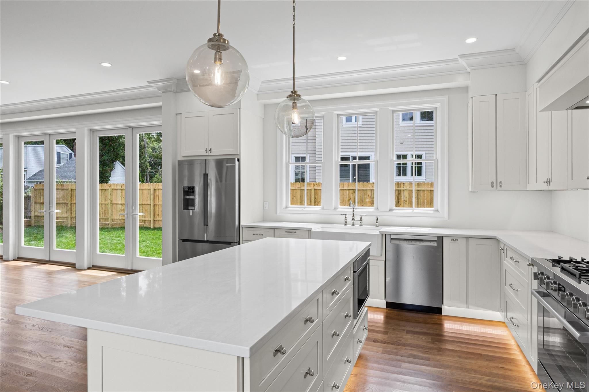 28 Alsace Pl, Northport, NY 11768 photo