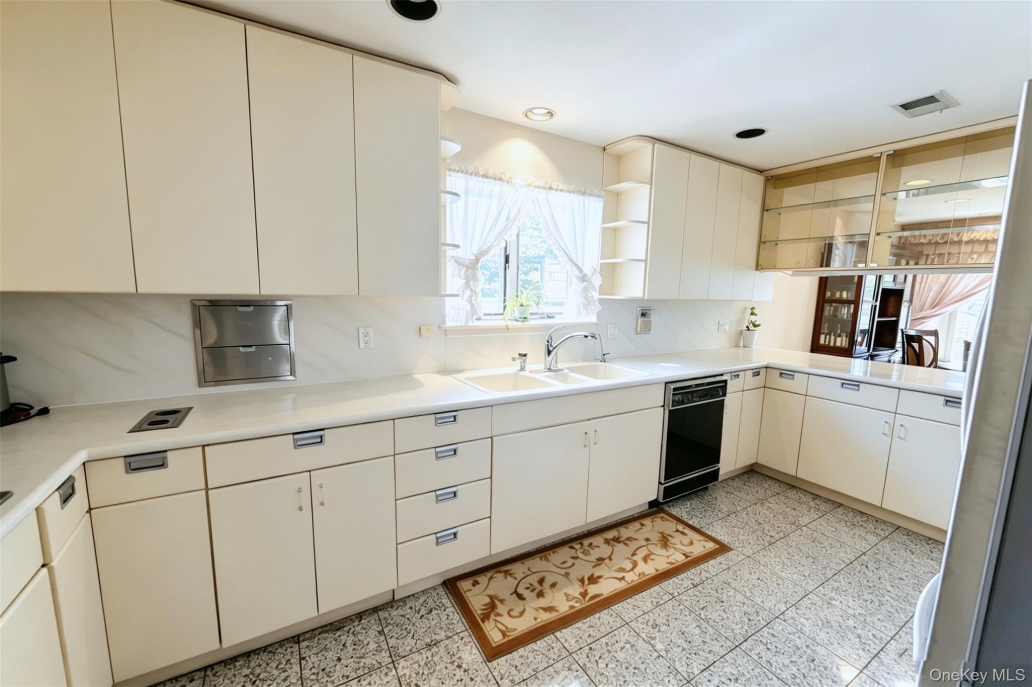 71 30 165th St, Fresh Meadows, NY 11365 photo