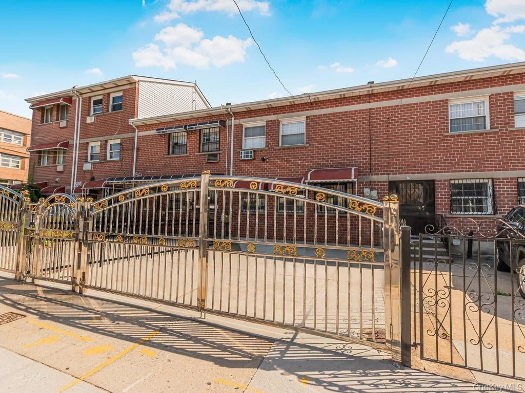 772 Home St, Bronx, NY 10456