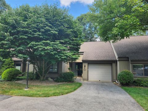 Condominium in Somers NY 366C Heritage Hills.jpg