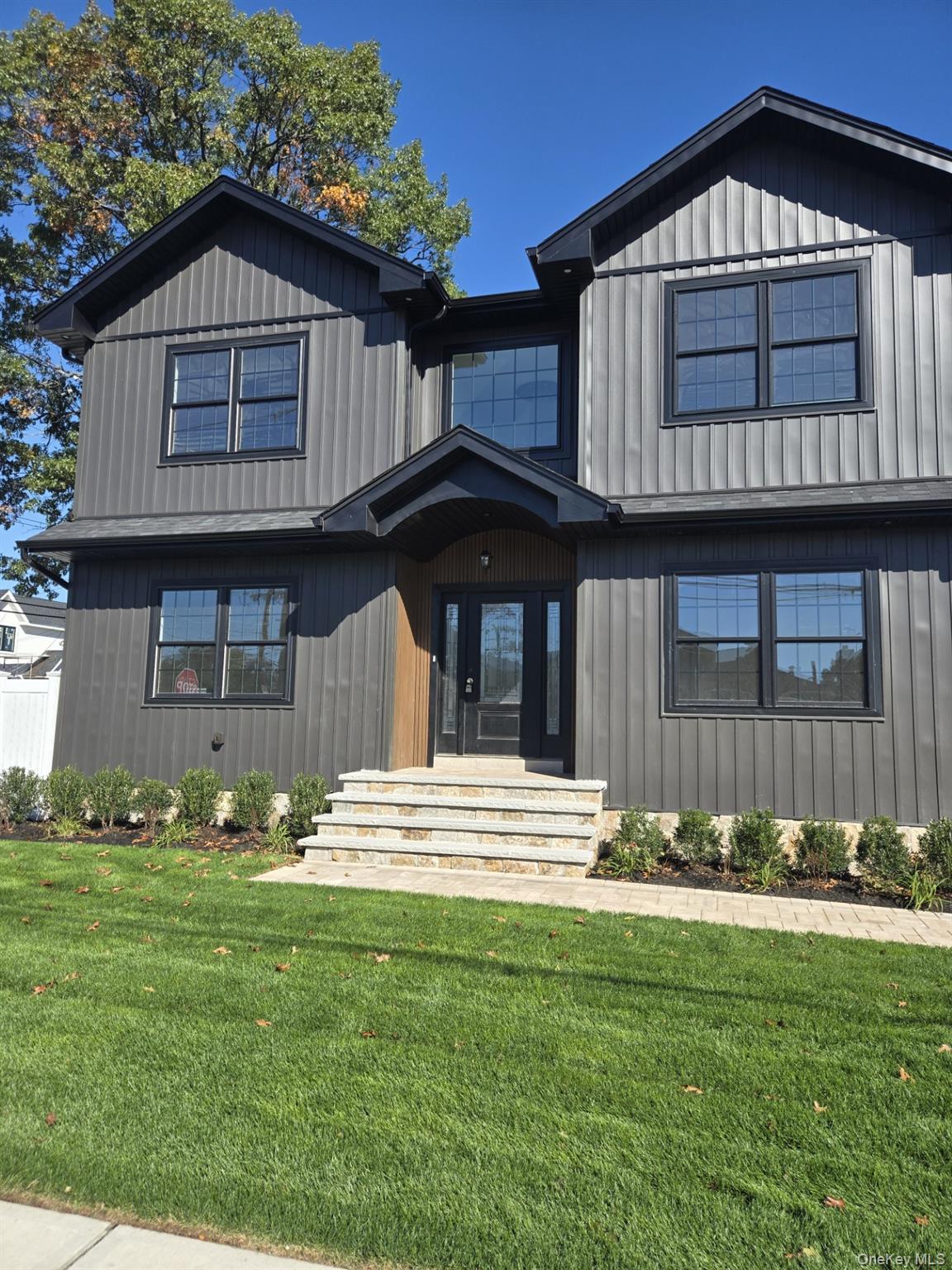1320 R St, Elmont, NY 11003