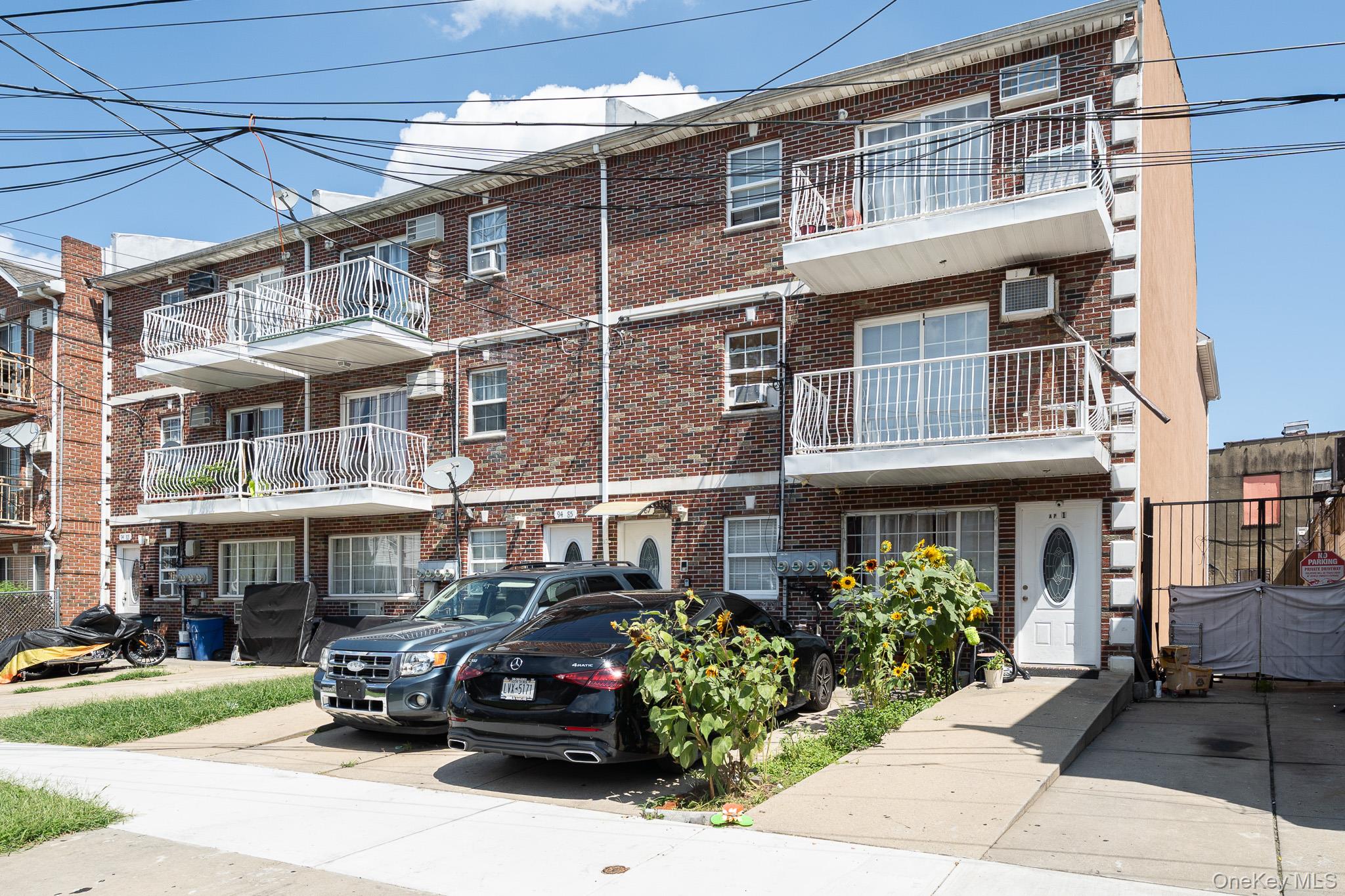 9487 218th St, Queens Village, NY 11428