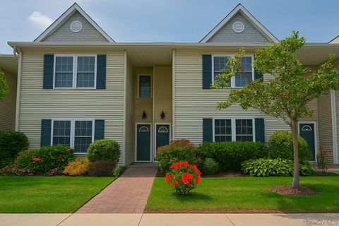Condominium in Melville NY 1160 Savoy Drive.jpg