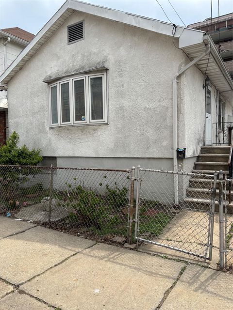 Single Family Residence in Brooklyn NY 1114 Banner Avenue.jpg